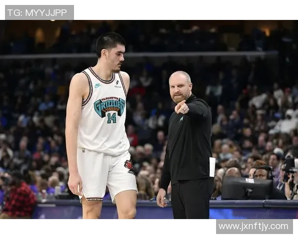 火箭队与灰熊队激战正酣16日篮球盛宴不容错过 火箭队与灰熊队激战正酣16日篮球盛宴不容错过